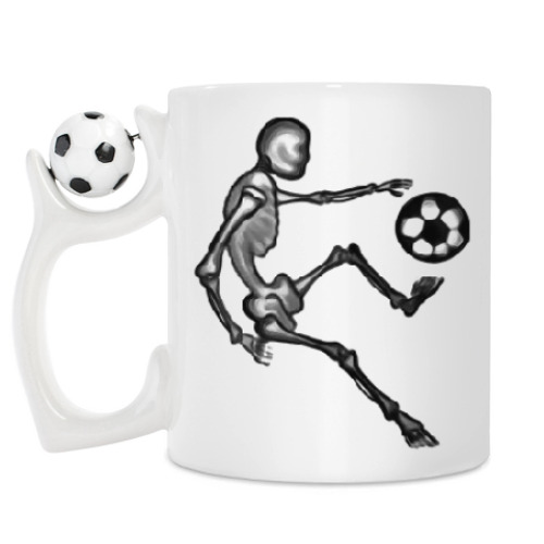 Кружка Скелет играет в футбол
