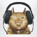 Кот слушает музыку