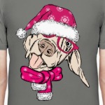 Собака Санта показывает язык