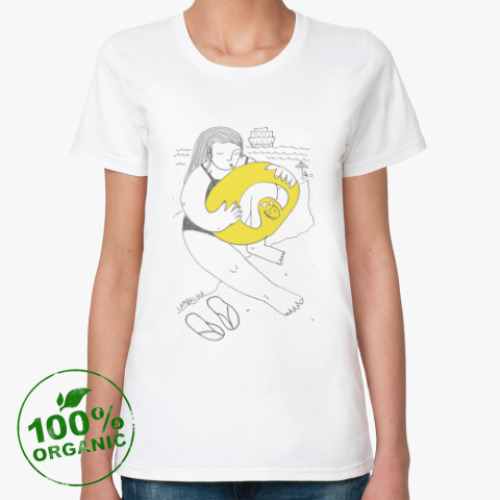 Женская футболка из органик-хлопка Девушка надувает желтый плавательный круг