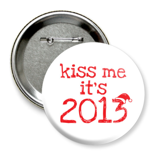 Значок 75мм Надпись Kiss me - it's 2013!