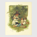 Девочка играет в куклы в саду